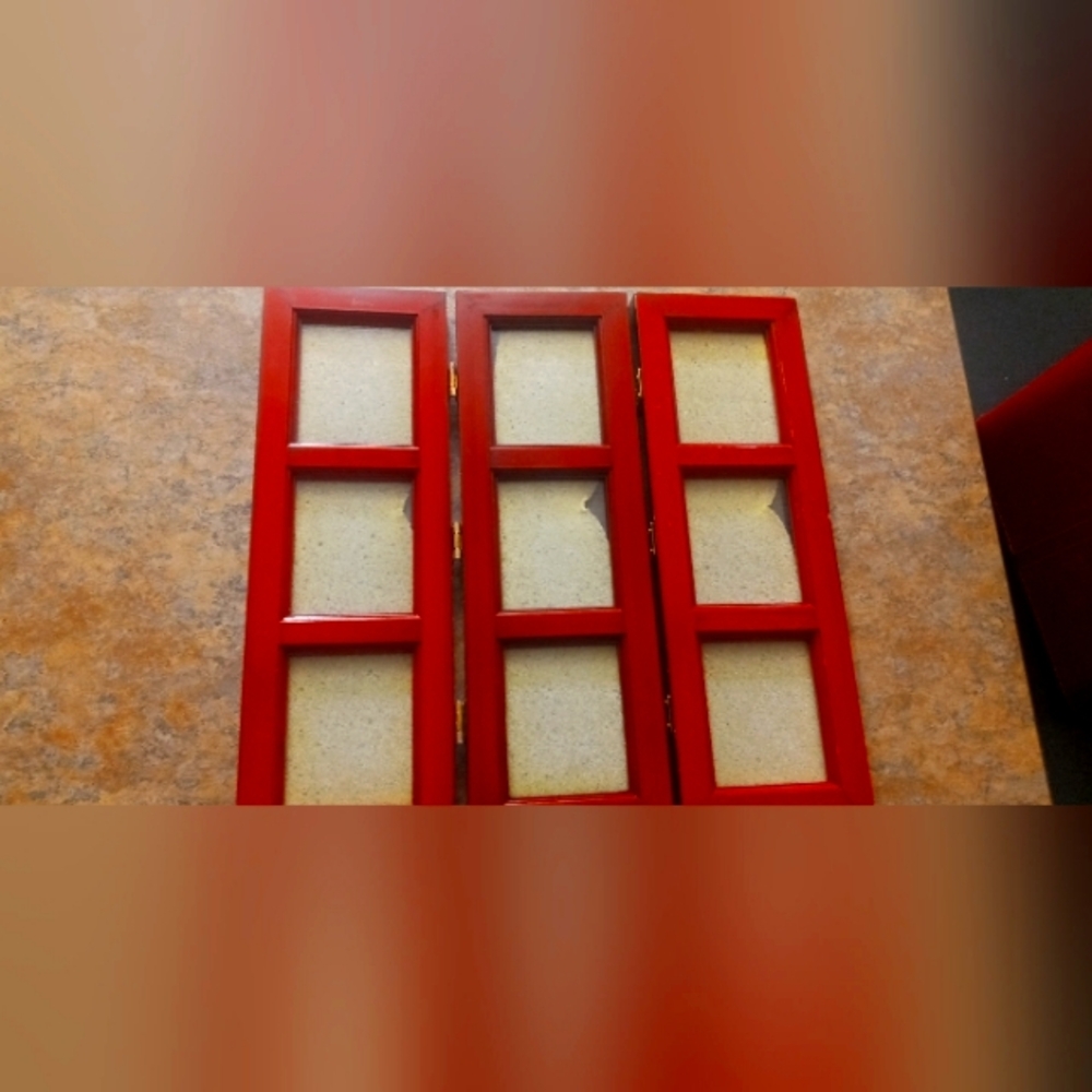 Red Folding 9 Panel picture frame Divider Home Accents 12×12 minor imperfections